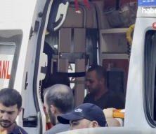 Minibüs durakta bekleyen halk otobüsüne arkadan çarptı