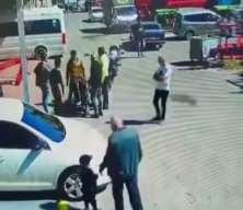 Motosiklet sürücüsünden evrak isteyen polise yumruk