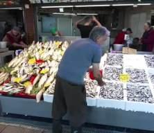 Trabzon’da hamsi tezgahlarda yerini aldı: Kilogramı 150 liradan satılıyor