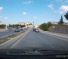 Trafikte tartıştığı sürücünün aracına taşla saldırdı