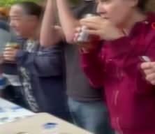 2 dakikada 1 kilogram bal yedi, izleyenler hayret etti