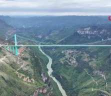 Çin’de inşa edilen dünyanın en yüksek köprüsü trafiğe açıldı