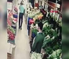 Küçükçekmece’de markette kadına yumruklu saldırı kamerada