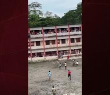 Çamura rağmen büyük mücadele: Bangladeş’te futbol tutkusu sınır tanımadı