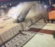 Şanlıurfa’da otomobil üst geçit merdivenlerine çarptı: Sürücü hayatını kaybetti