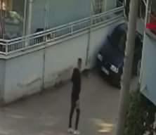 Tokat’ta husumetli olduğu kişinin aracını benzin döküp yaktı