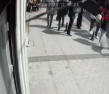 Tramvay yayaya çarptı: Feci kaza kameralara yansıdı!