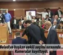 Bayrampaşa Belediyesi'ndeki seçiminde CHP'li üyeden şüpheli hareket: Kalem detayı kameralara yakalandı