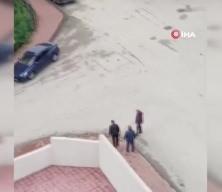  Aracını 3 kişinin üzerine sürdüğü anlar kameraya yansıdı