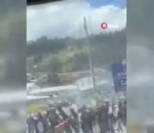 Devlet Başkanının aracına taşlı sopalı saldırı: O anlar kamerada!