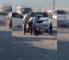 Trafikte başlayan tartışma kavgaya dönüştü!