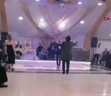 Sahnede kalp krizi geçiren sanatçı Yüksel Kader’in hayatını kaybettiği anlar kamerada