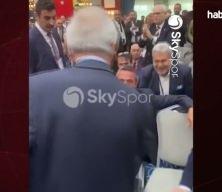Ali Koç'un, Aziz Yıldırım karşısında oturuşu sosyal medyada gündem oldu!