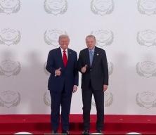 Başkan Erdoğan, Trump ile Mısır'da görüştü! Dikkat çeken anlar