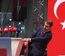 Çağatay Güç konuşmasının ardından sahnede yere yığıldı!