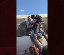 İsrail'in serbest bıraktığı Gazzeli esirler sevdiklerine kavuştu