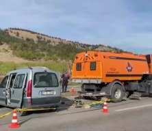 Kamyonla çarpışan hafif ticari araçtaki 4 kişi öldü