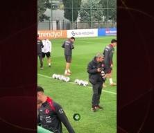 Kenan Yıldız, antrenman öncesi dua etti.