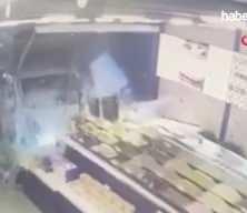 Direksiyon hakimiyetini kaybetti dükkana daldı!
