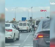 Esenyurt’ta minibüse sopa ve kaskla saldırdılar