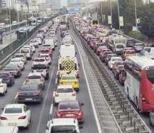 Sağanak uyarısı verilen İstanbul'da trafik yoğunluğu yüzde 81’e ulaştı 