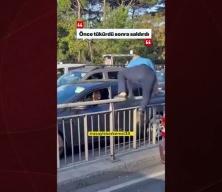 İstanbul’da İETT şoförü tartıştığı sürücüye tükürüp arabasına tekme attı