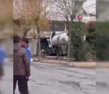 Küçükçekmece'de İSKİ'ye ait su tankeri iş yerine girdi: Faciadan dönülen kaza kamerada