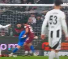 Beşiktaş taraftarlarını üzecek haber: Yıldız isim sakatlandı