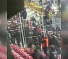 Afyonkarahisar'da olaylı maç! Binlerce koltuğu söküp sahaya attılar