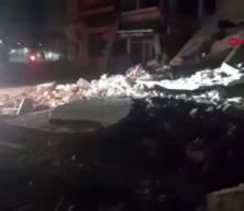 Balıkesir'de depremde bir bina yıkıldı