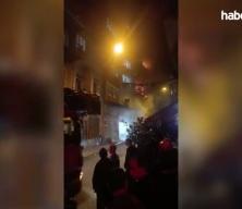 Beyoğlu'nda apartmanda çıkan yangında mahsur kalan 8 kişi kurtarıldı