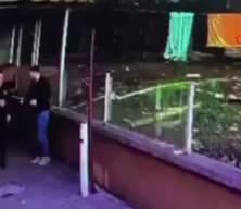 Bursa'da itfaiye personeli ölümden döndü: Balkondan atılan kola şişesi patladı