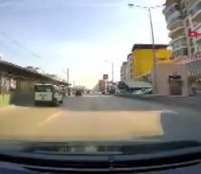 El freni çekilmeyen araç yol kaydı! Facia ucuz atlatıldı