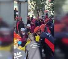 Gebze'de çöken binada enkaz altında bir cansız beden daha çıkartıldı