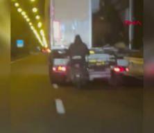 Hareket halindeki TIR’dan koyun hırsızlığı kamerada