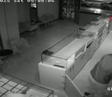 Kuyumcudan yaklaşık 7 kilogram altın çalan 8 şüpheli yakalandı