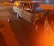 Motosikletli maganda yasal hız sınırını kat ve kat aştı!