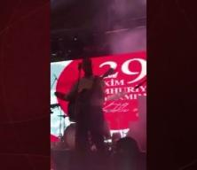 Gaziosmanpaşa Belediye Başkan Vekili Eray Karadeniz gitar çalıp şarkı söyledi: O anlar kameralara yansıdı