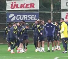  Fenerbahçe'nin UEFA Avrupa Ligi' kamp kadrosu belli oldu