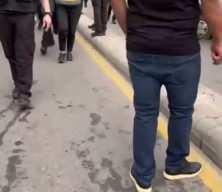 Fethiye'de freni patlayan kamyon, öğrenci servisine çarptı