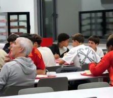 Jose Mourinho, Benfica akademisinin genç oyuncularıyla yemek yedi