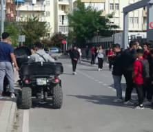 Motosikletine abartılı egzoz takan ehliyetsiz çocuk sürücüye ceza yağdı