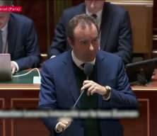 Fransa'da hükümet krizi bütçe oylamasında kendisini gösterdi