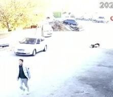  "Çakmak" bahanesiyle yaklaşıp bıçakladı: O anlar kamerada