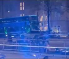 İsveç'in başkenti Stockholm'de otobüsün durağa çarpması sonucu ölü ve yaralıların olduğu bildirildi