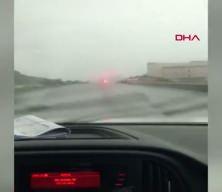 İzmir’i sağanak vurdu: Foça ve Karaburun’da dereler taştı, yollar göle döndü