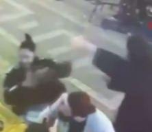 Kadıköy’de dehşet!  Kadın kadını yaktı...