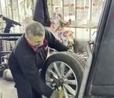 Kış lastiği zorunluluğu öne çekilince lastikçilerde yoğunluk patladı