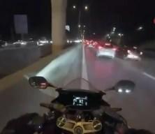 Maltepe’de motosikletin çarptığı trafik polisi yaralandı: Kaza anı kamerada