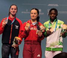 Riyad'da kadın halterciler tarih yazdı! Madalyalarını Atatürk'e armağan ettiler